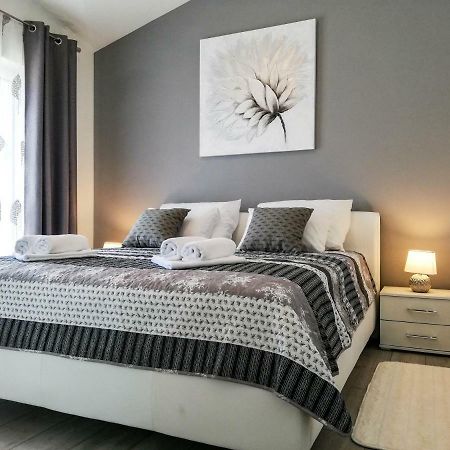 Apartment Sara Kastela Ngoại thất bức ảnh